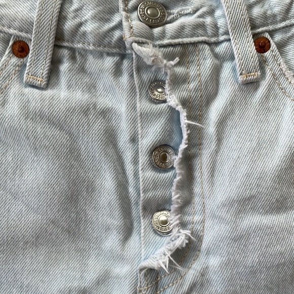 Levi’s 501 Distressed Light Wash Shorts - Picture 4 of 9